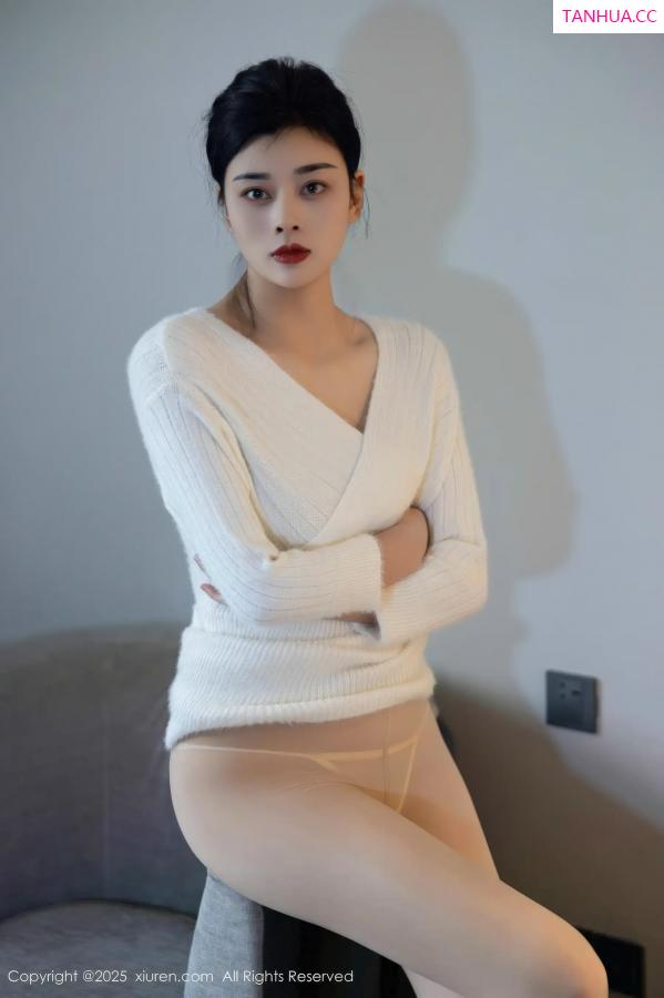   [XiuRen]高清写真图 2025.11.14 No.10986 徐清妍 肉色丝袜第23张图片